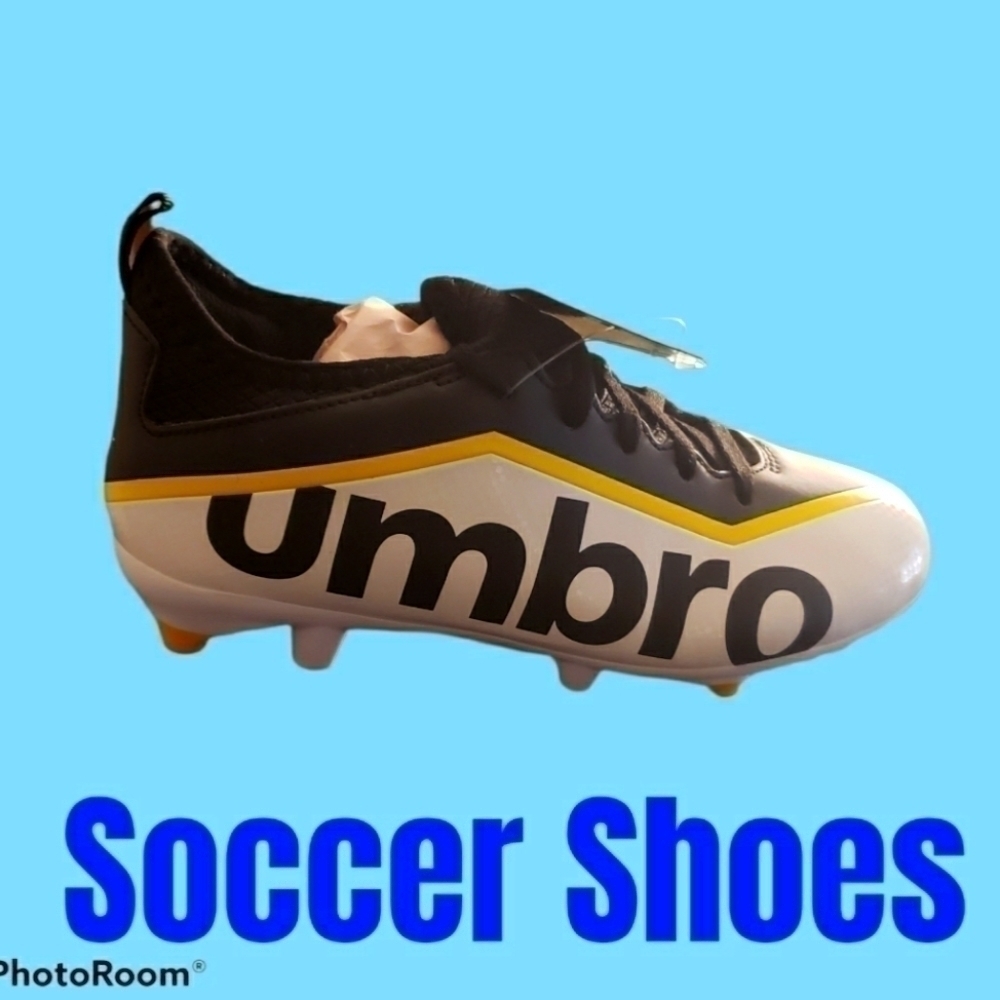 𝅺UMBRO Soccer Shoes  size 3 youths